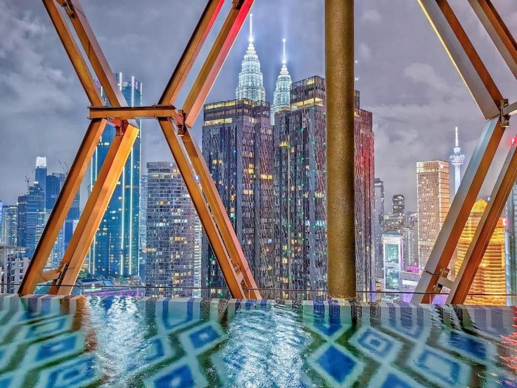 Scarletz Suites Klcc By Luxe Suites Куала-Лумпур Екстер'єр фото