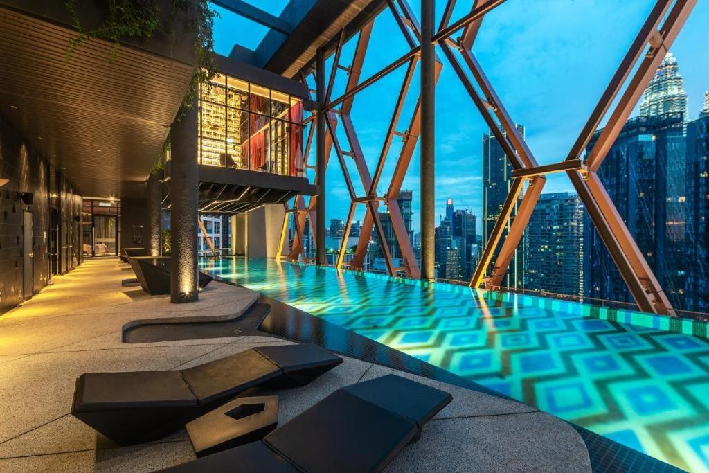 Scarletz Suites Klcc By Luxe Suites Куала-Лумпур Екстер'єр фото