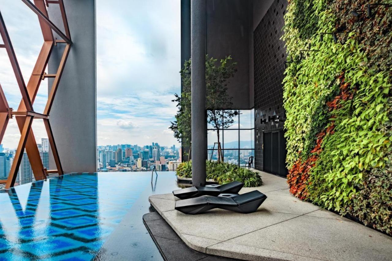 Scarletz Suites Klcc By Luxe Suites Куала-Лумпур Екстер'єр фото