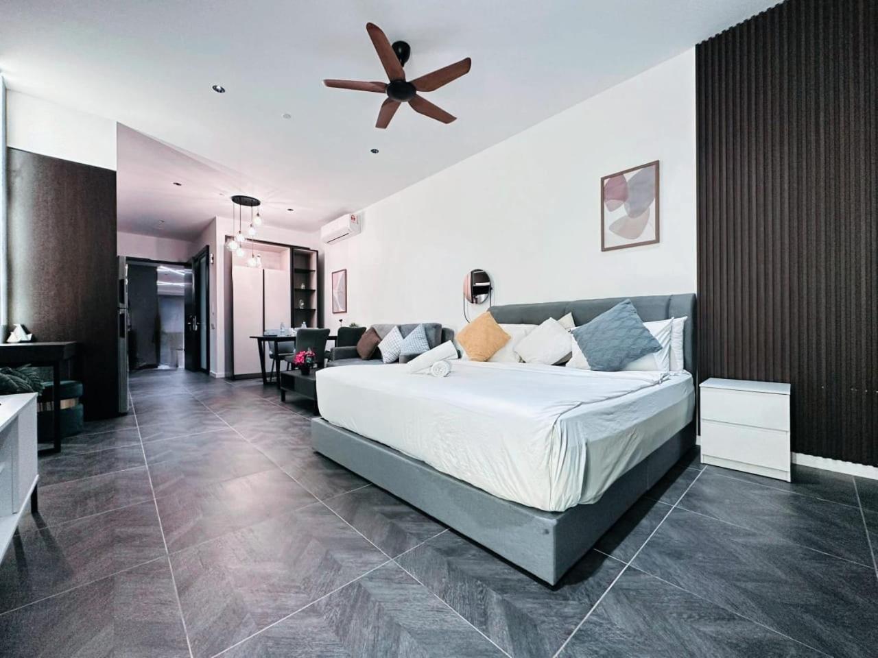 Scarletz Suites Klcc By Luxe Suites Куала-Лумпур Екстер'єр фото